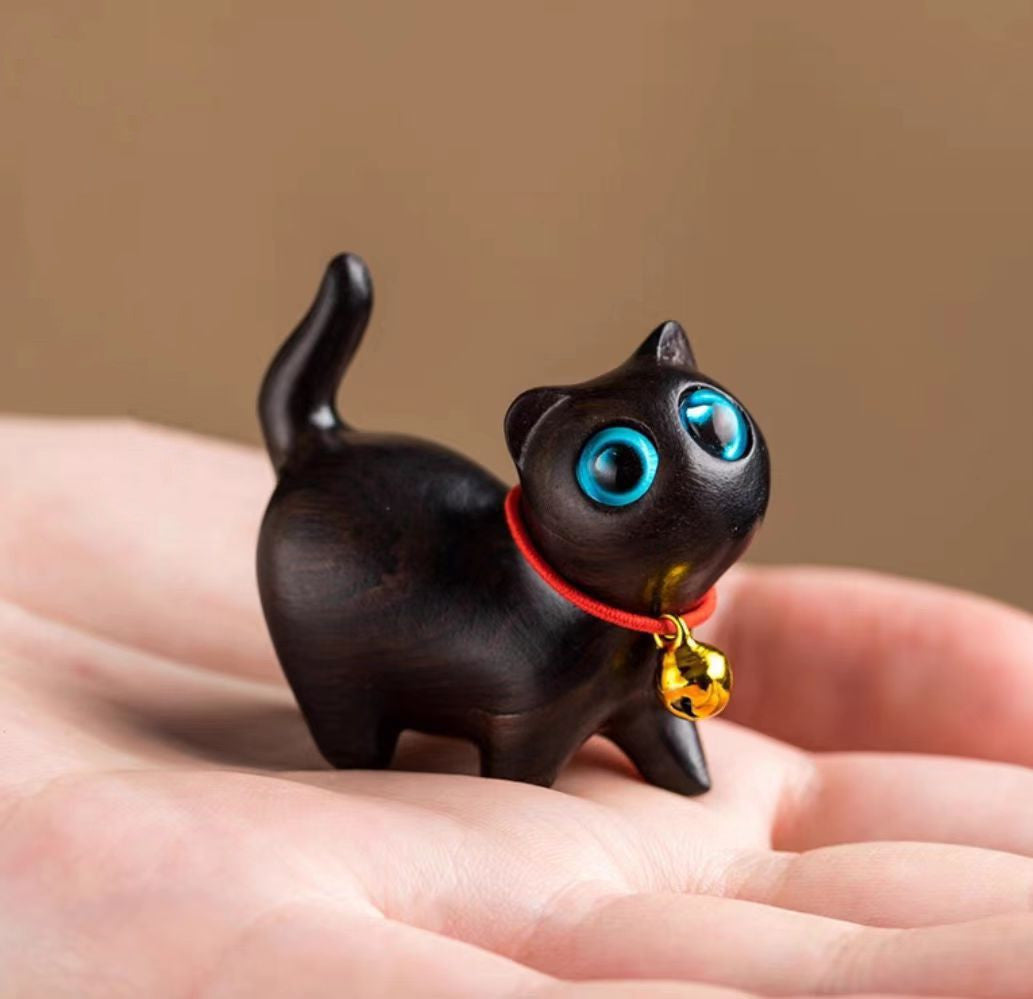Guajac wood Head Tilt Cute Fortune Cat Decoration