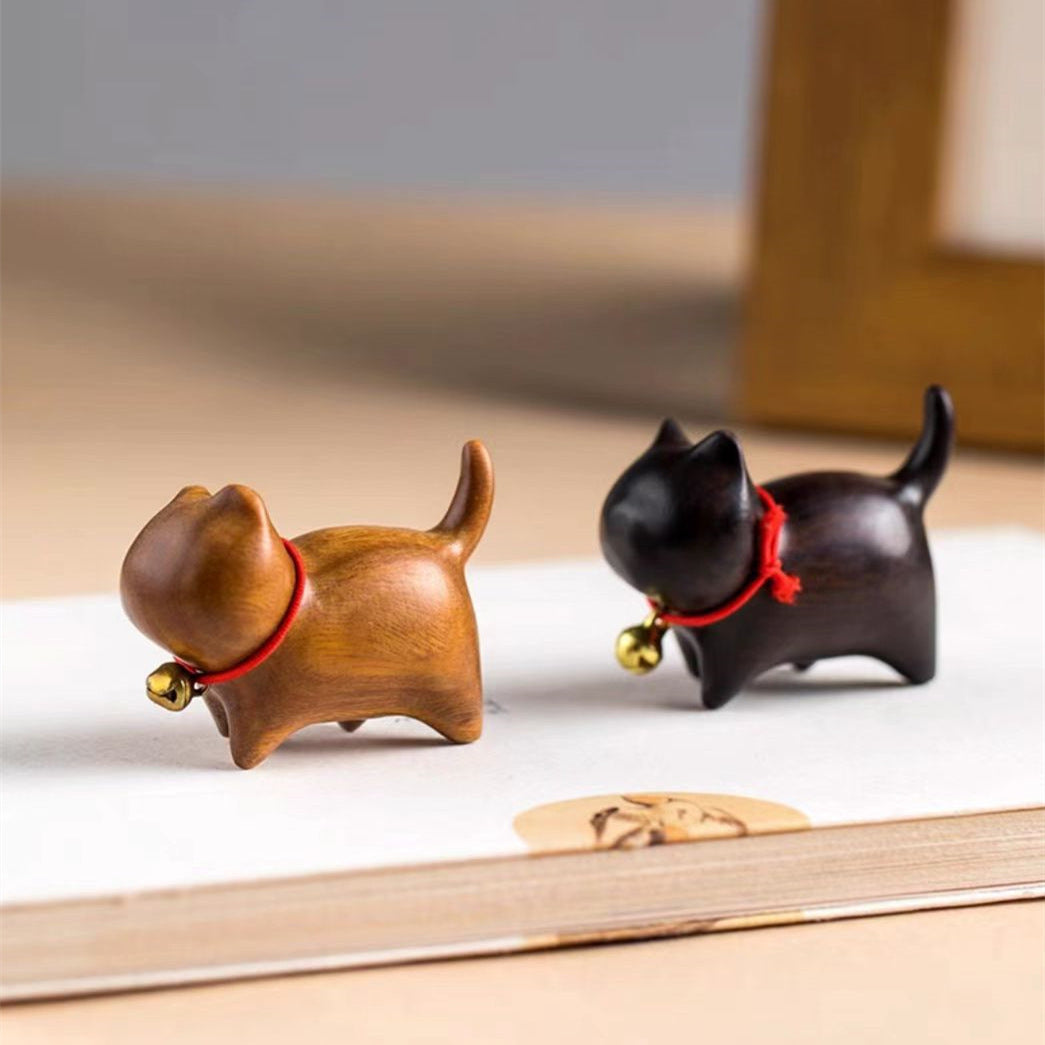 Guajac wood Head Tilt Cute Fortune Cat Decoration