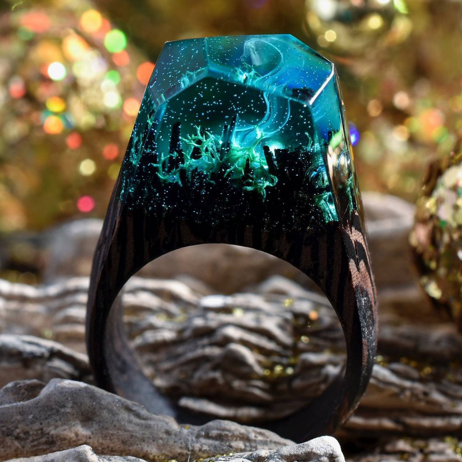 Features Resin Wood Ring