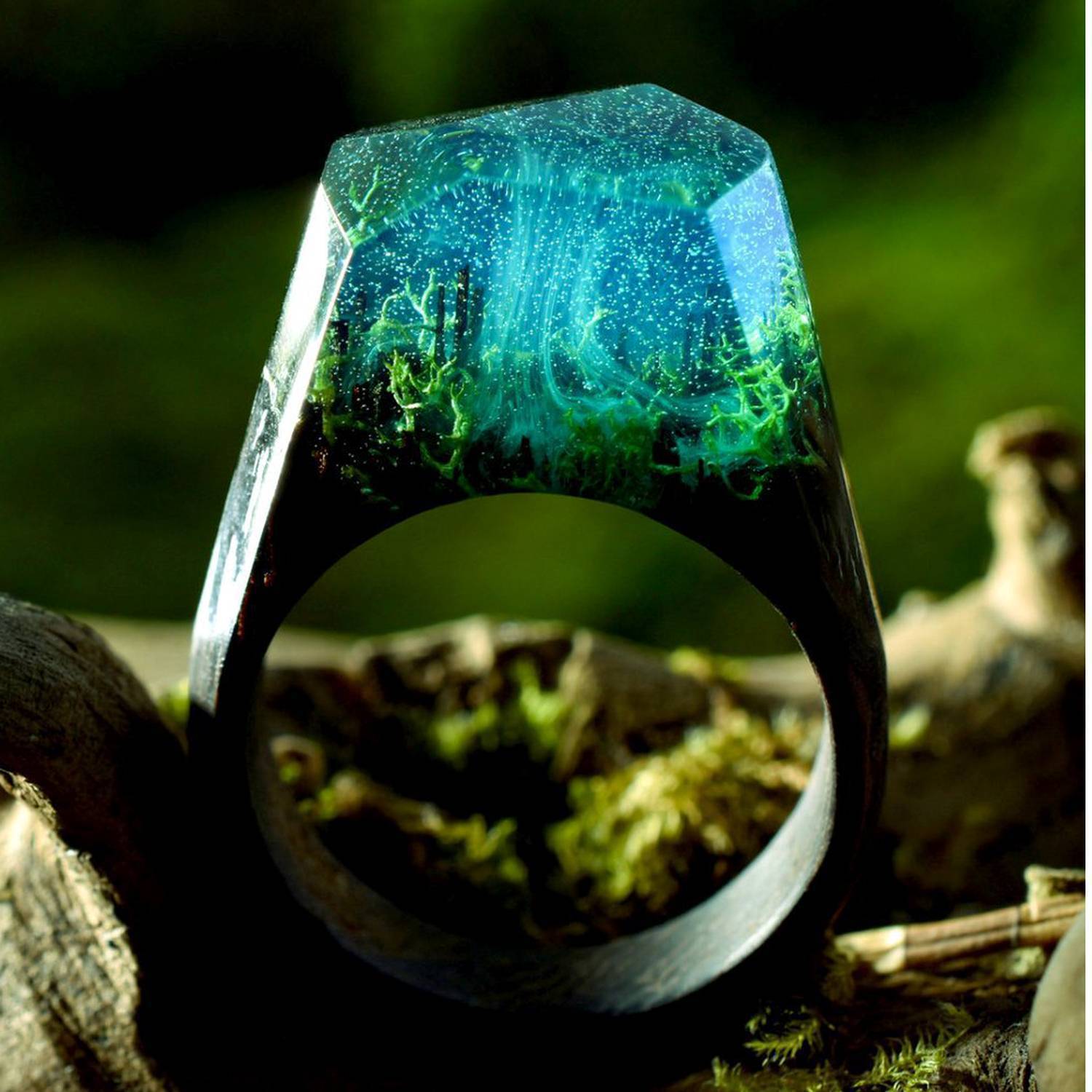 Features Resin Wood Ring