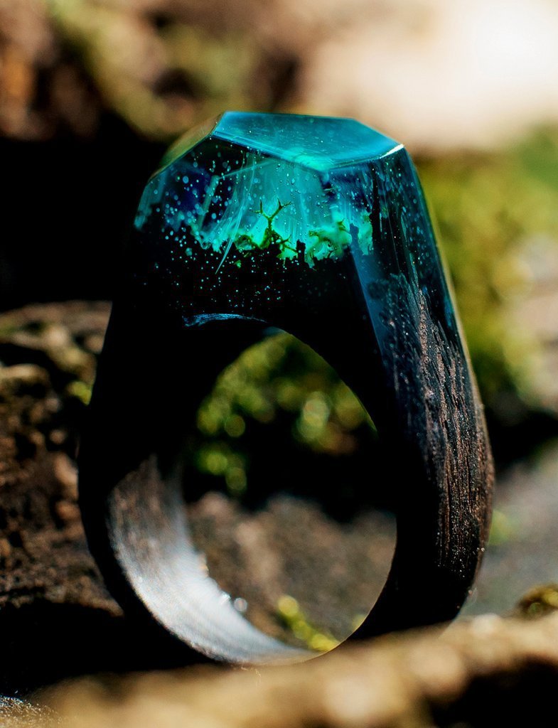 Features Resin Wood Ring